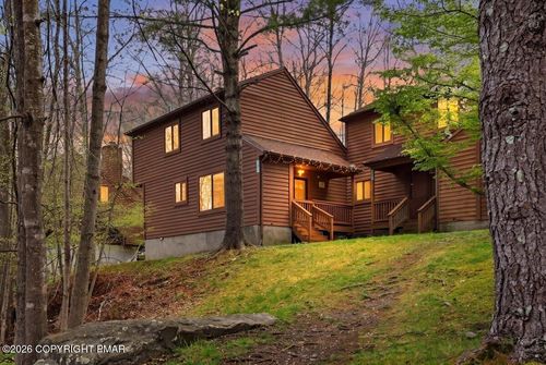 227 Sedburgh Ct, Bushkill, PA, 18324-8608 | Card Image