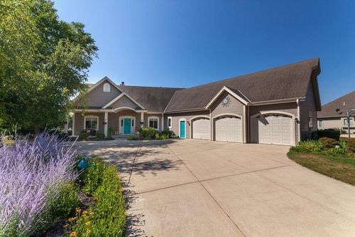 387 Still Water Ct, Dousman, WI, 53118-8827 | Card Image