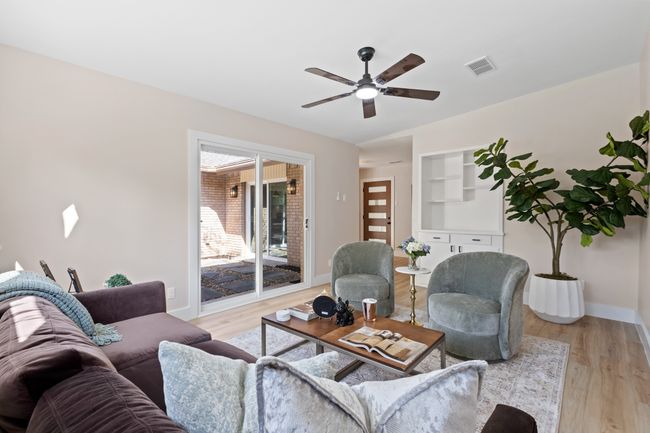 10528 Swallow Ln, House other with 3 bedrooms, 2 bathrooms and null parking in Dallas TX | Image 9