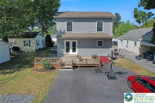 422 Center St, Slatington, PA, 18080-1300 | Card Image