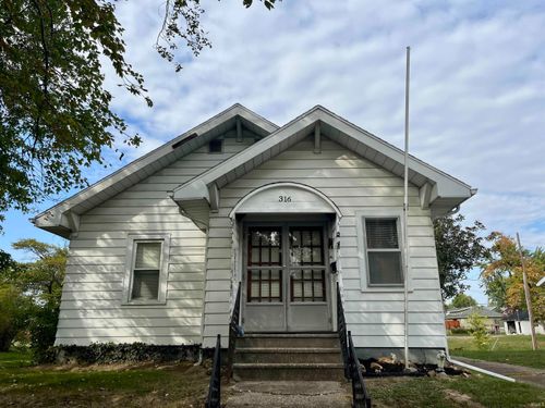 316 W 8th St, Bicknell, IN, 47512-1218 | Card Image