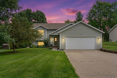 6998 Riverwood Dr, Belding, MI, 48809-8577 | Card Image