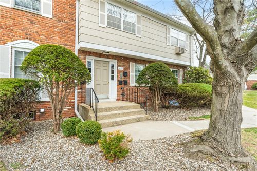 222 Doxbury Ln, Suffern, NY, 10901-7259 | Card Image