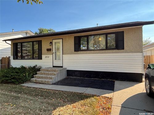 253 Lloyd Crescent, Saskatoon, SK, S7L4Y9 | Card Image
