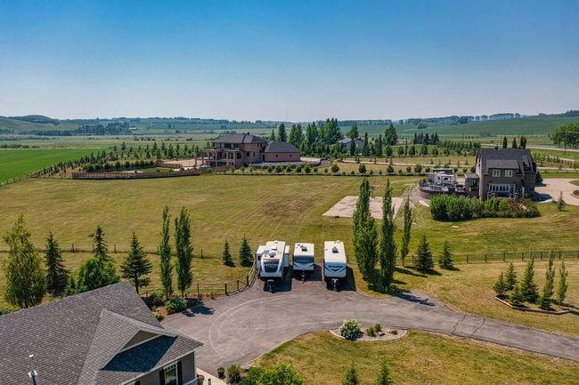 226018 30 Street W, House other with 2 bedrooms, 3 bathrooms and 8 parking in Rural Foothills County AB | Image 49