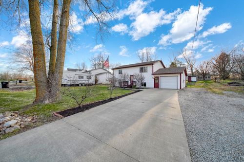 10579 Emerald Dr, Cement City, MI, 49233-9633 | Card Image