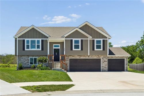 20602 Copper Creek Dr, Peculiar, MO, 64078-7869 | Card Image