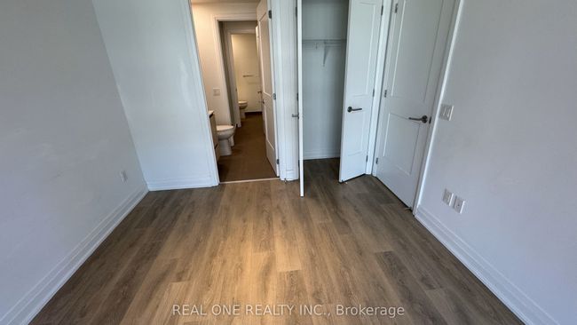 215 - 21 Park St E, Condo with 2 bedrooms, 2 bathrooms and null parking in Mississauga ON | Image 11