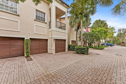 352 Ne 7th Ave, Fort Lauderdale, FL, 33301-1693 | Card Image