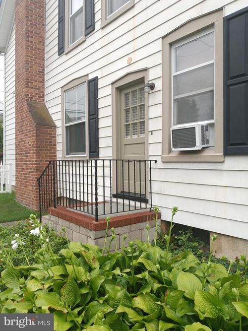 220 Pennsylvania Ave, AVONDALE, PA, 19311-1158 | Card Image