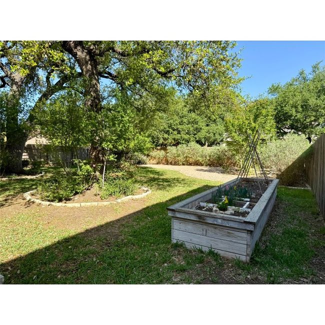 Above ground planter, large shade trees and landscaping | Image 8