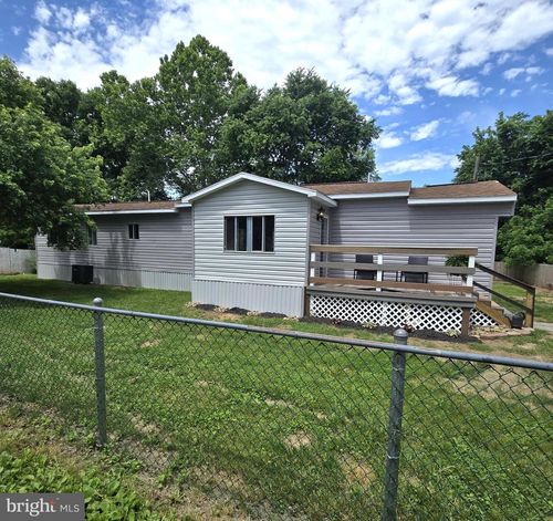 185 Hunt Dr, KEARNEYSVILLE, WV, 25430-2699 | Card Image