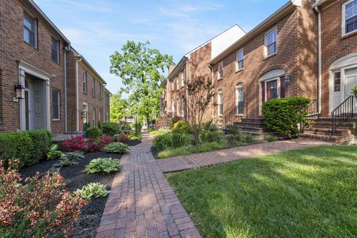 236-236 Chippendale Cir, Lexington, KY, 40517-4400 | Card Image