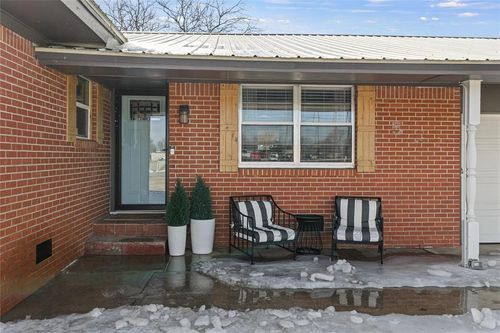 521 E Florida Ave, Waurika, OK, 73573-1401 | Card Image