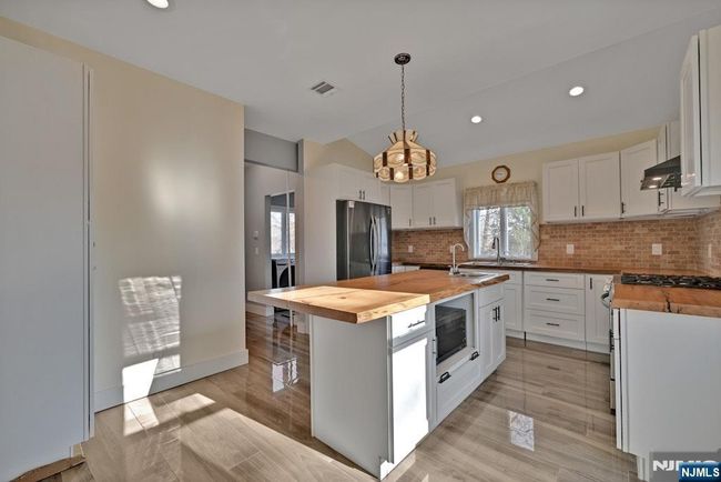 276 Werimus Rd, House other with 4 bedrooms, 3 bathrooms and null parking in Woodcliff Lake NJ | Image 12