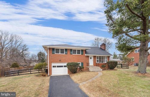 12 Earlybird Ave, ROUND HILL, VA, 20141-9429 | Card Image