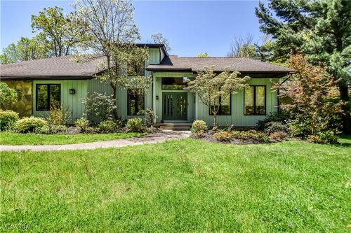 8220 Hermitage Rd, Concord Township, OH, 44077-9122 | Card Image