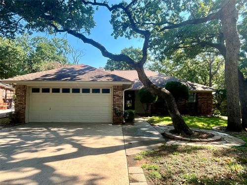 3915 Wentworth Dr, Arlington, TX, 76001-5299 | Card Image