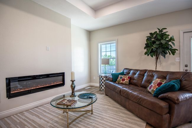1828 Pinnacle Pt, Condo with 3 bedrooms, 2 bathrooms and null parking in HOLTS SUMMIT MO | Image 6