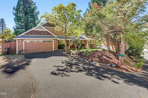 247 Se Hill Top Drive, Grants Pass, OR, 97527 | Card Image