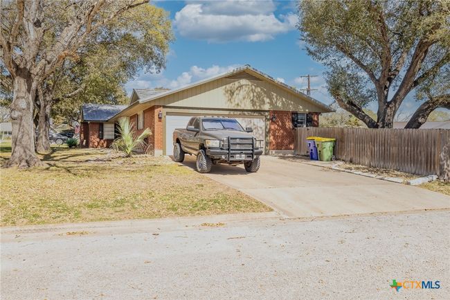 1413 Summit Dr, House other with 3 bedrooms, 3 bathrooms and null parking in Gonzales TX | Image 30