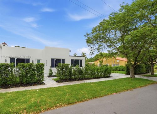 5735 Sw 12th St, West Miami, FL, 33144-5113 | Card Image