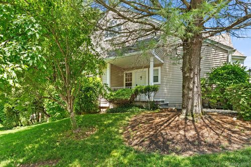 1 Deerfoot Ln, Yonkers, NY, 10710-2325 | Card Image