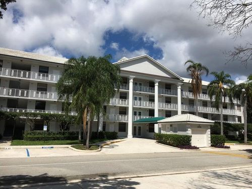 304-3635 Whitehall Dr, West Palm Beach, FL, 33401-1088 | Card Image