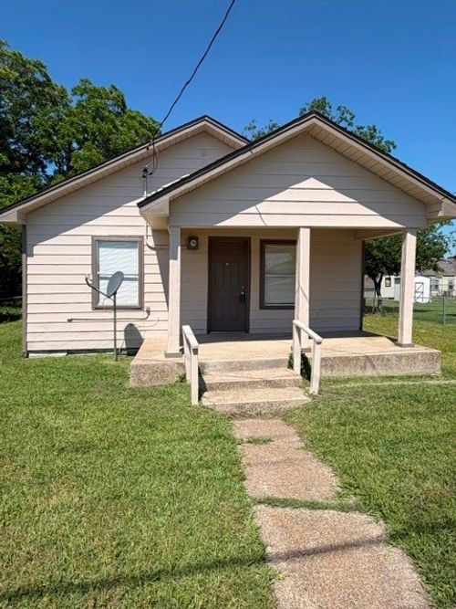 109 S 5th St, Sanger, TX, 76266-4817 | Card Image
