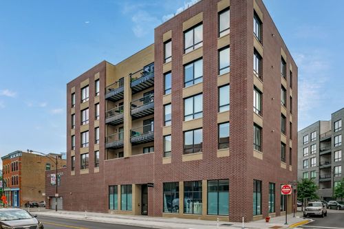 604-680 N Milwaukee Ave, Chicago, IL, 60642-6015 | Card Image