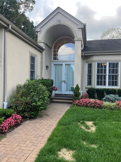 130 Altessa Blvd, Huntingtn Sta, NY, 11747-5241 | Card Image