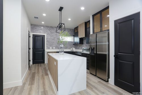 138 E Lachapelle, San Antonio, TX, 78204-1939 | Card Image