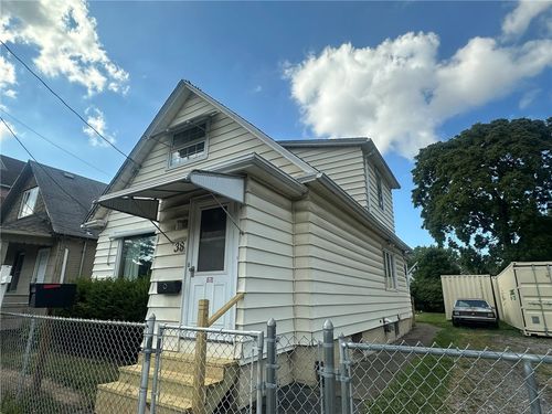 38 Sobieski St, Rochester, NY, 14621-3718 | Card Image