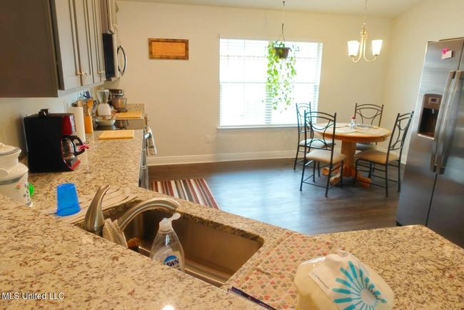 Kitchen Bar | Image 13