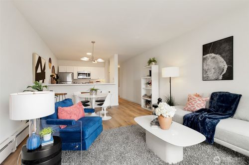 d-307-5824 Ne 75th St, Seattle, WA, 98115-6396 | Card Image