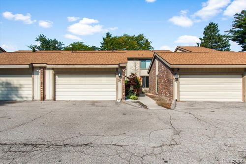 47-7387 Radcliff Dr, West Bloomfield, MI, 48322-3534 | Card Image