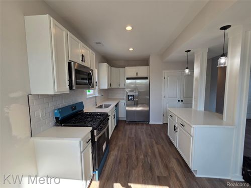 1116 Hayes Ave, Hazel Park, MI, 48030-2621 | Card Image