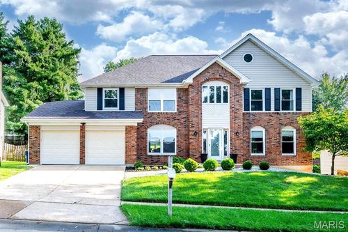 14455 White Pine Ridge Ln, Chesterfield, MO, 63017-2451 | Card Image