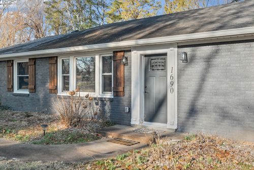 1690 Valley Rd, Clarksville, TN, 37043-4553 | Card Image