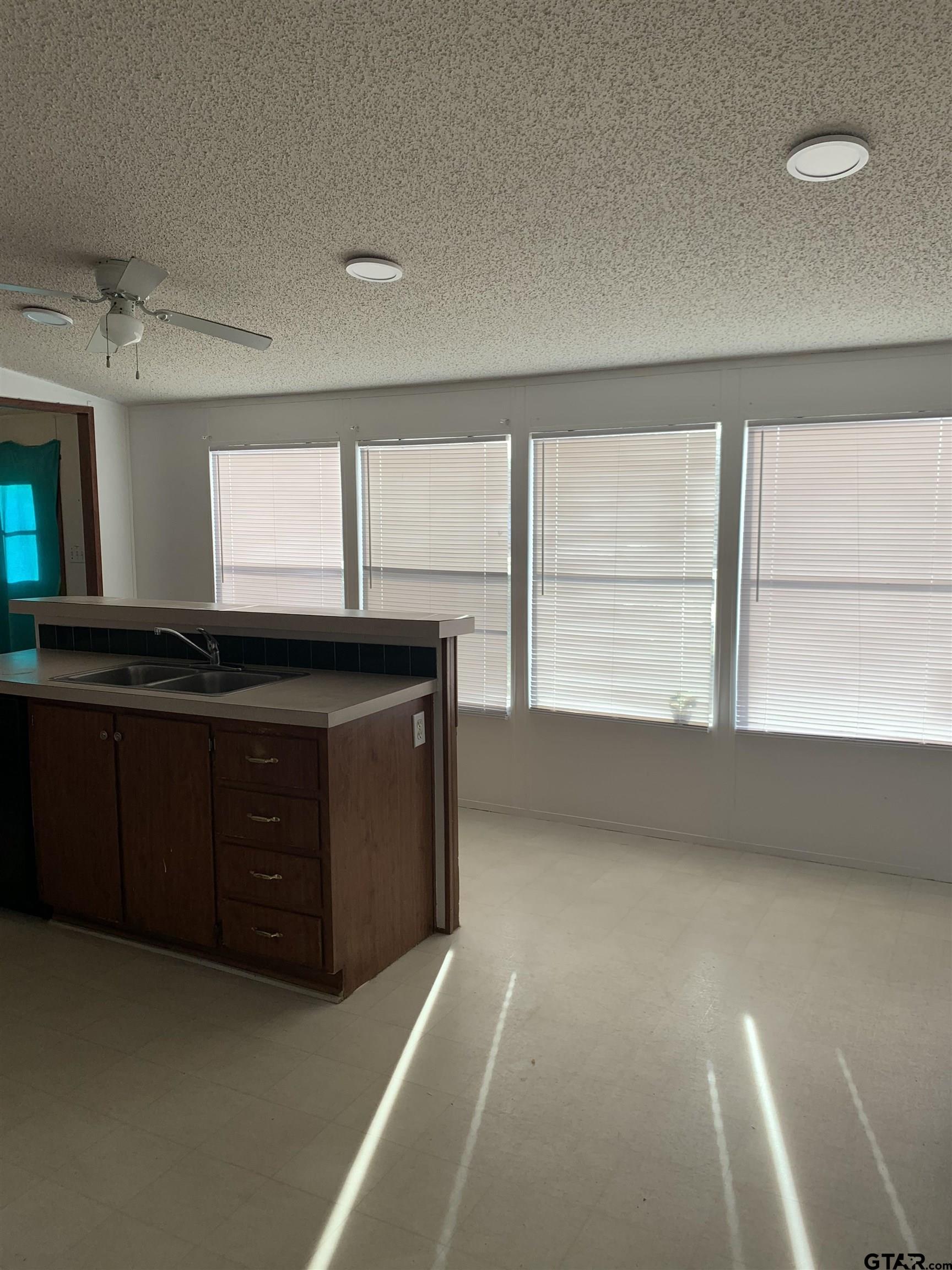 Residential Lease in Lindale 4