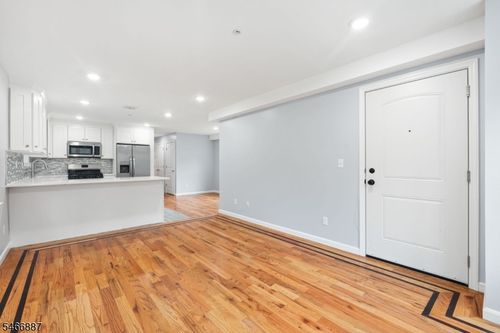 734 Bergen St, Newark, NJ, 07108-1802 | Card Image