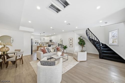 28 Irving St, Montclair, NJ, 07042-4524 | Card Image