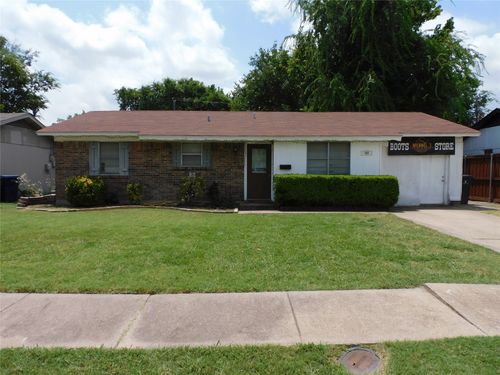 818 Rosewood Hills Drive, Garland, TX, 75040 | Card Image