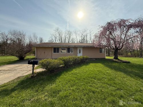 8 Poe Ct, KENDALL PARK, NJ, 08824-1416 | Card Image