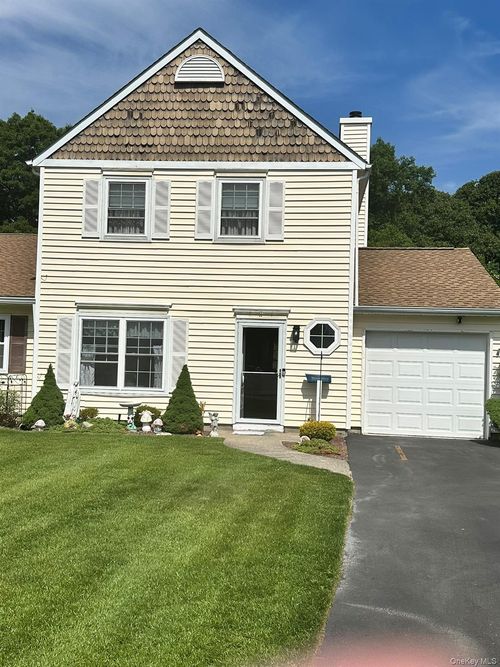 6-6 Woodchuck Trl, Coram, NY, 11727-2140 | Card Image
