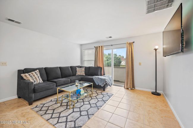 22 Basset Ct, Condo with 2 bedrooms, 1 bathrooms and 1 parking in Tinton Falls NJ | Image 4