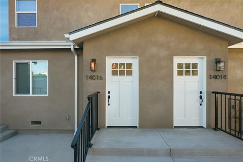 14016 Hubbard St, Sylmar, CA, 91342-4117 | Card Image