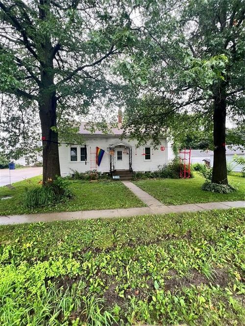 4506 F St, Amana, IA, 52203-8128 | Card Image