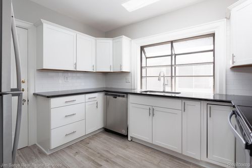 922 Nottingham Rd, Grosse Pointe Park, MI, 48230-1734 | Card Image