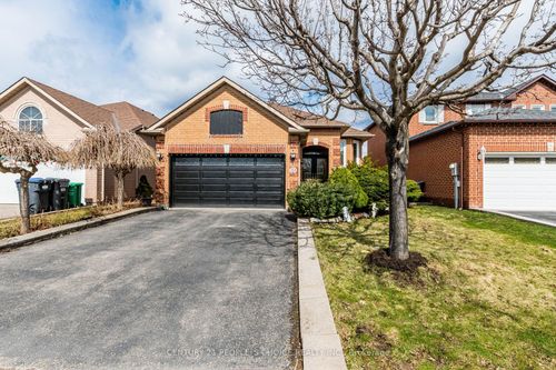 60 Red Maple Dr, Brampton, ON, L6X4M1 | Card Image